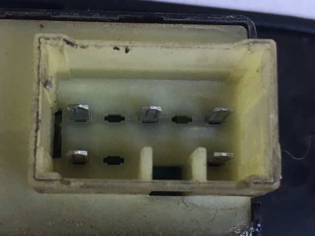 bontott HYUNDAI TRAJET Jobb első Ablakemelő Kapcsoló