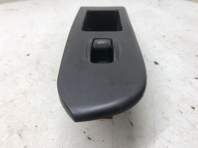 bontott HYUNDAI TRAJET Jobb első Ablakemelő Kapcsoló