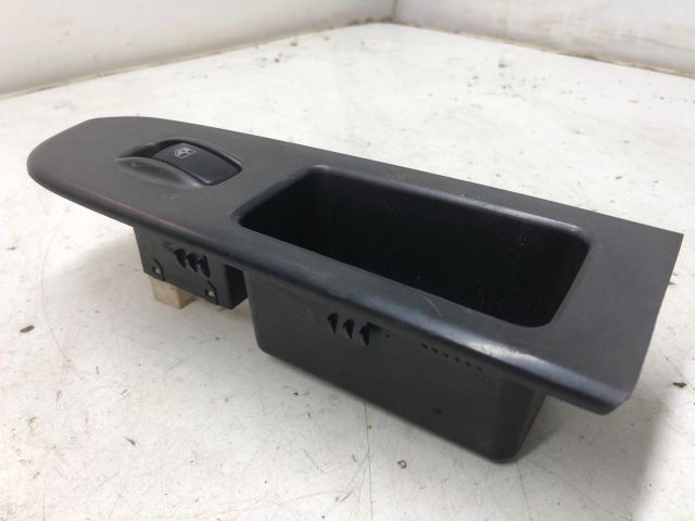 bontott HYUNDAI TRAJET Jobb első Ablakemelő Kapcsoló