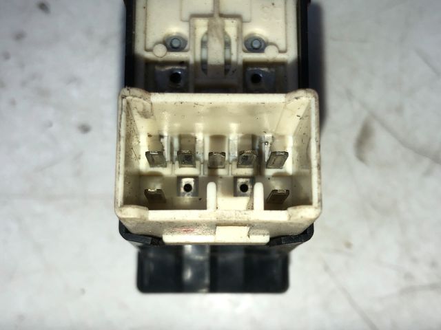 bontott HYUNDAI TRAJET Jobb első Ablakemelő Kapcsoló