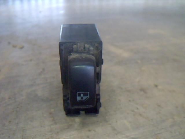 bontott HYUNDAI TRAJET Jobb első Ablakemelő Kapcsoló