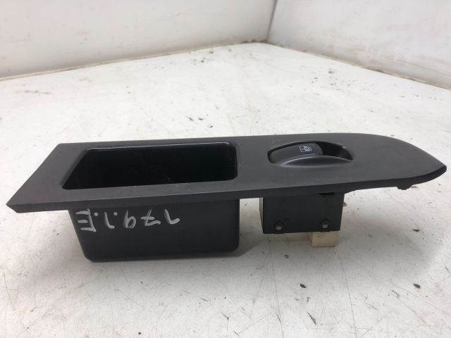 bontott HYUNDAI TRAJET Jobb első Ablakemelő Kapcsoló