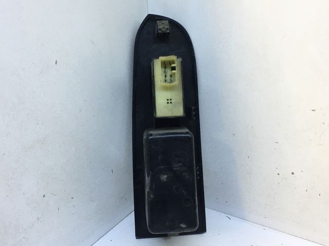 bontott HYUNDAI TRAJET Jobb első Ablakemelő Kapcsoló