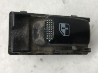 bontott HYUNDAI TRAJET Jobb első Ablakemelő Kapcsoló