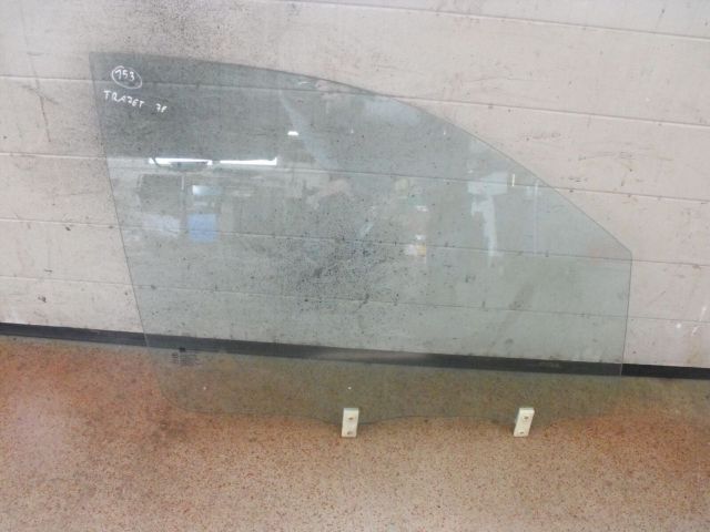 bontott HYUNDAI TRAJET Jobb első Fixüveg (Ajtóban)