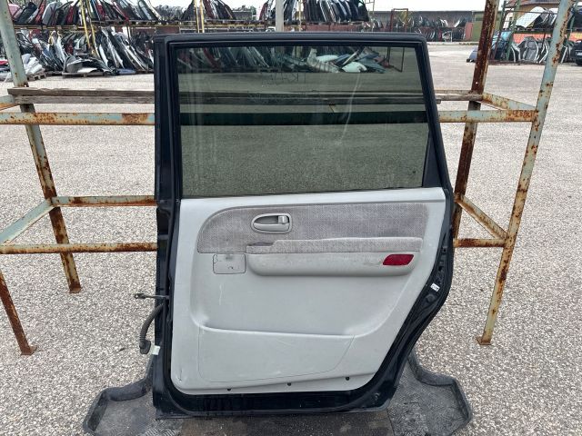 bontott HYUNDAI TRAJET Jobb hátsó Ajtó (Részeivel)