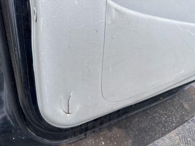 bontott HYUNDAI TRAJET Jobb hátsó Ajtó (Részeivel)