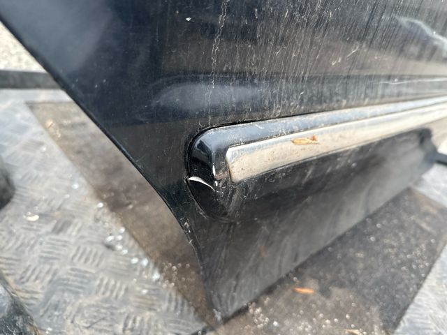 bontott HYUNDAI TRAJET Jobb hátsó Ajtó (Részeivel)