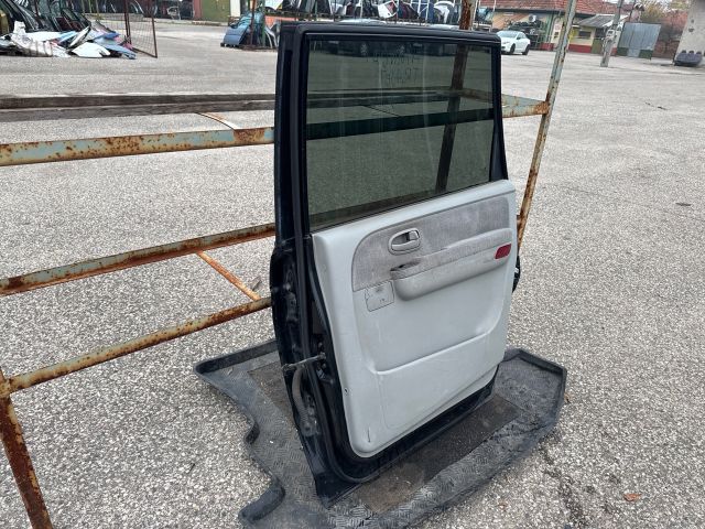 bontott HYUNDAI TRAJET Jobb hátsó Ajtó (Részeivel)