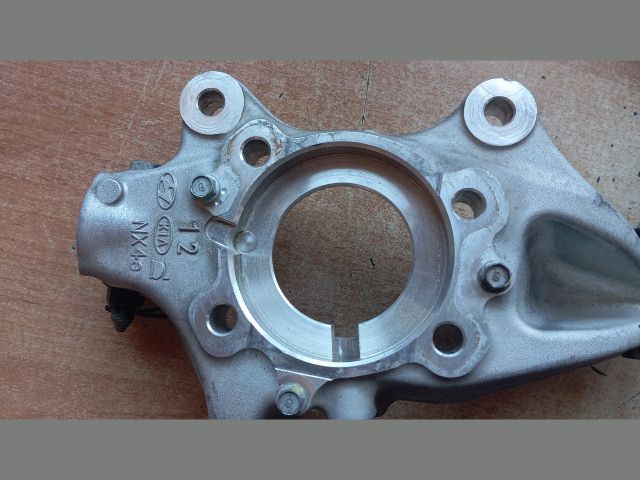 bontott HYUNDAI TUCSON Bal első Csonkállvány