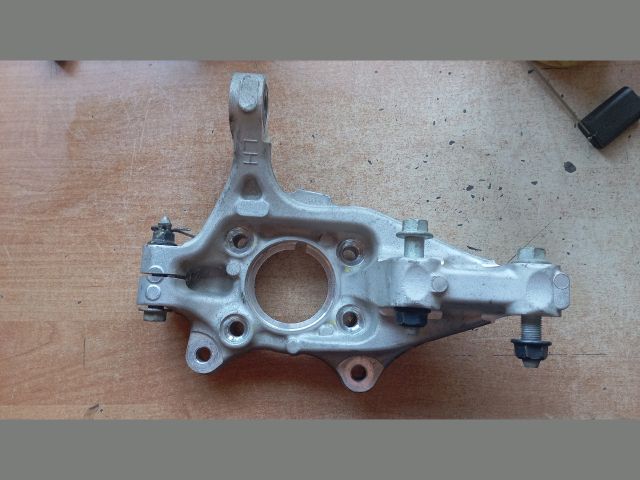 bontott HYUNDAI TUCSON Bal első Csonkállvány