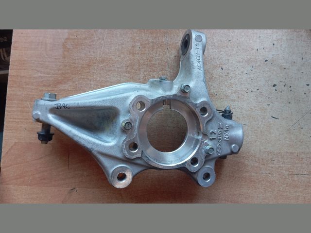 bontott HYUNDAI TUCSON Bal első Csonkállvány