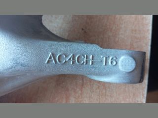 bontott HYUNDAI TUCSON Bal első Csonkállvány