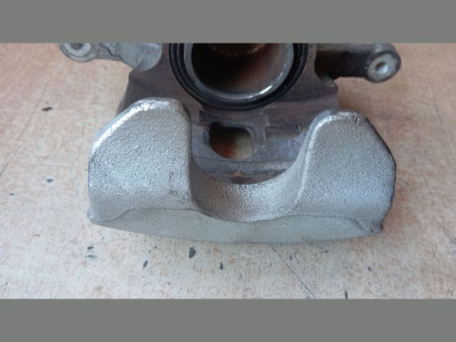 bontott HYUNDAI TUCSON Bal első Féknyereg Munkahengerrel