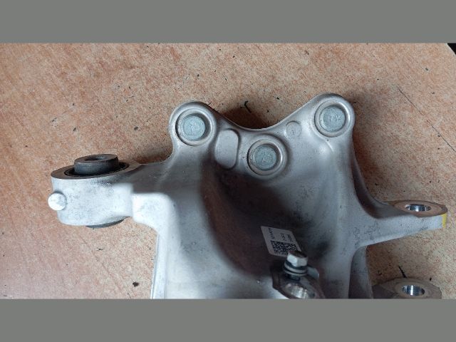 bontott HYUNDAI TUCSON Bal hátsó Csonkállvány