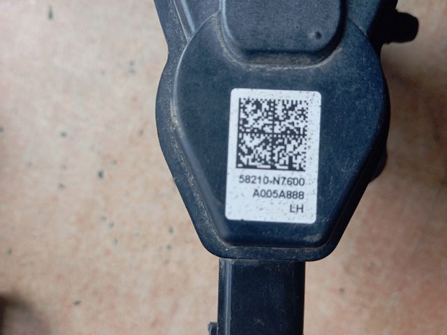 bontott HYUNDAI TUCSON Bal hátsó Féknyereg Munkahengerrel