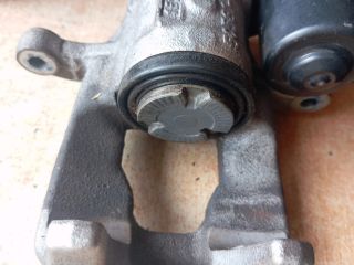 bontott HYUNDAI TUCSON Bal hátsó Féknyereg Munkahengerrel