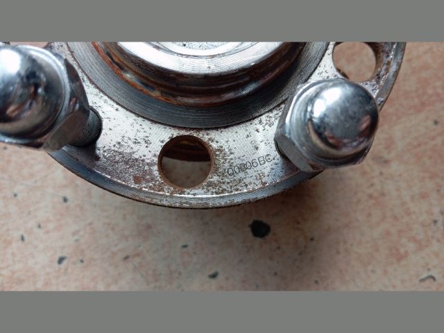 bontott HYUNDAI TUCSON Bal hátsó Kerékagy