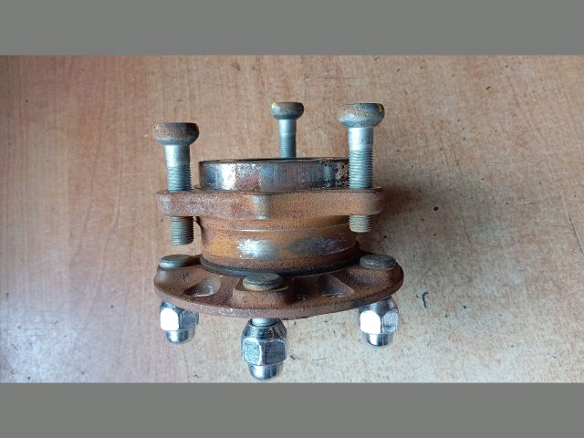 bontott HYUNDAI TUCSON Bal hátsó Kerékagy