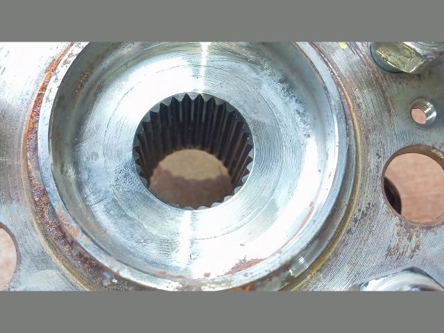 bontott HYUNDAI TUCSON Bal hátsó Kerékagy