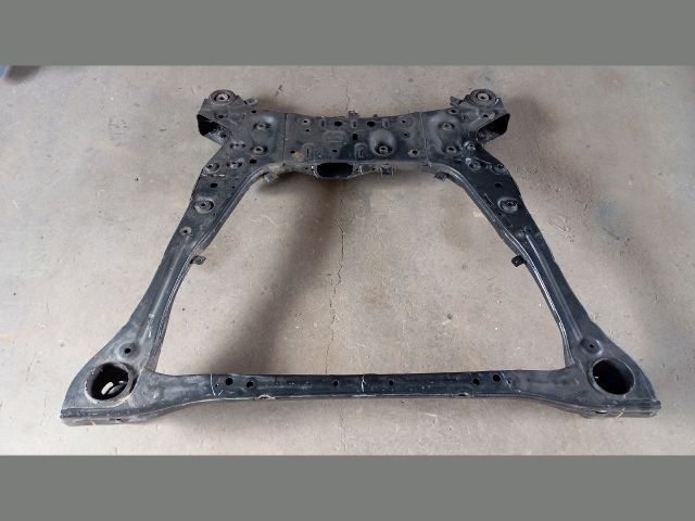 bontott HYUNDAI TUCSON Első Bölcső