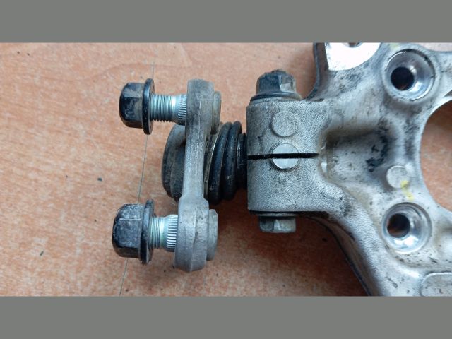 bontott HYUNDAI TUCSON Jobb első Csonkállvány