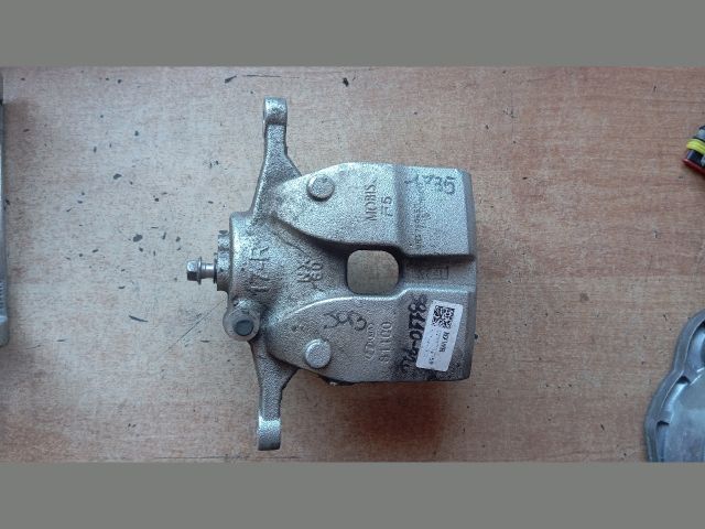 bontott HYUNDAI TUCSON Jobb első Féknyereg Munkahengerrel