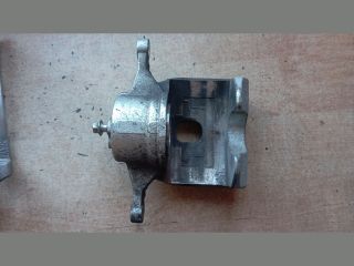 bontott HYUNDAI TUCSON Jobb első Féknyereg Munkahengerrel