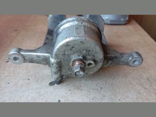 bontott HYUNDAI TUCSON Jobb első Féknyereg Munkahengerrel