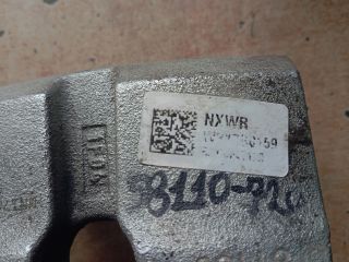 bontott HYUNDAI TUCSON Jobb első Féknyereg Munkahengerrel