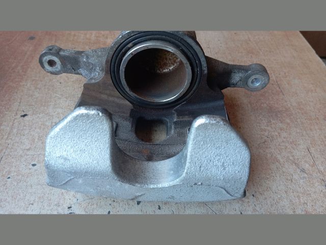 bontott HYUNDAI TUCSON Jobb első Féknyereg Munkahengerrel