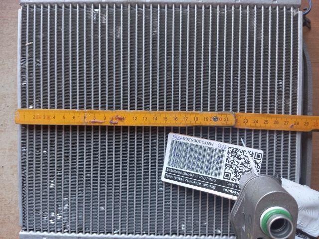 bontott HYUNDAI TUCSON Klímahűtő Radiátor