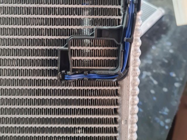 bontott HYUNDAI TUCSON Klímahűtő Radiátor