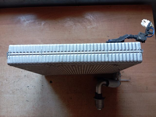 bontott HYUNDAI TUCSON Klímahűtő Radiátor