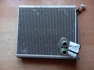 bontott HYUNDAI TUCSON Klímahűtő Radiátor