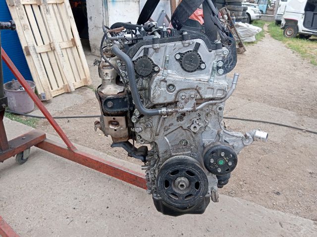 bontott HYUNDAI TUCSON Motor (Fűzött blokk hengerfejjel)