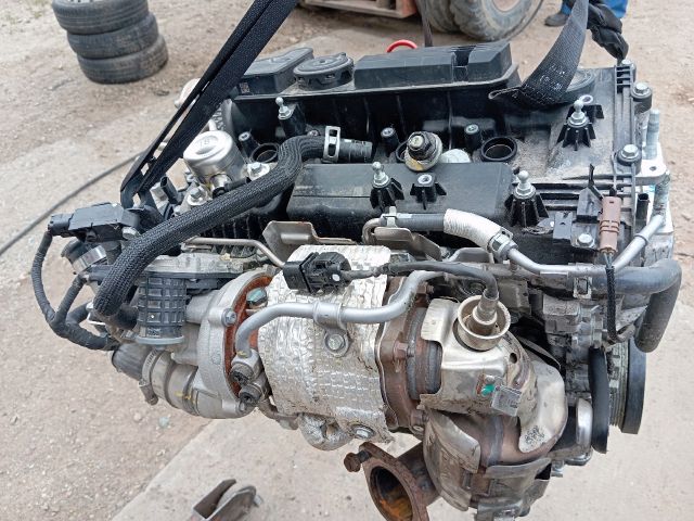 bontott HYUNDAI TUCSON Motor (Fűzött blokk hengerfejjel)