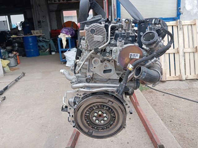 bontott HYUNDAI TUCSON Motor (Fűzött blokk hengerfejjel)