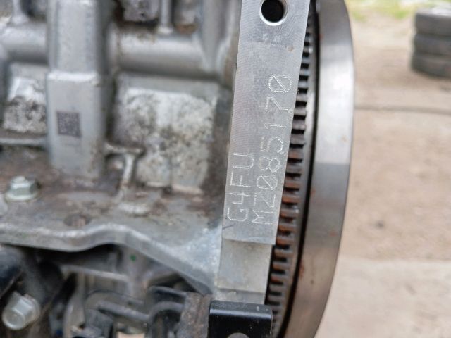 bontott HYUNDAI TUCSON Motor (Fűzött blokk hengerfejjel)