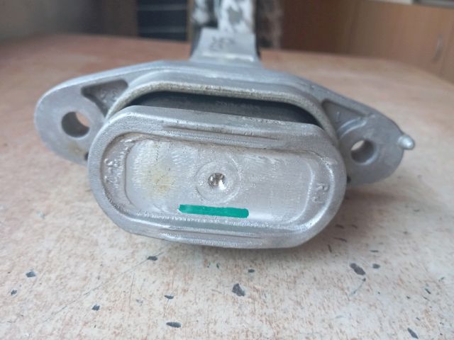 bontott HYUNDAI TUCSON Motor Tartó Bak (Fém)