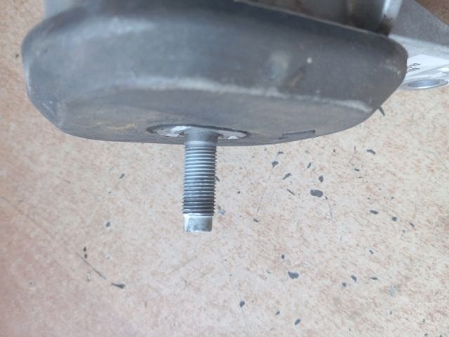 bontott HYUNDAI TUCSON Motor Tartó Bak (Fém)