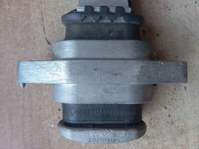 bontott HYUNDAI TUCSON Motor Tartó Bak (Fém)