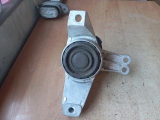 bontott HYUNDAI TUCSON Motor Tartó Bak (Fém)