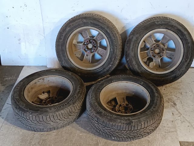 bontott HYUNDAI TUCSON Alufelni Szett Gumival