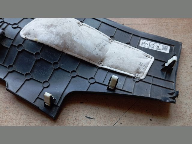 bontott HYUNDAI TUCSON Bal Alsó Műszerfal Burkolat