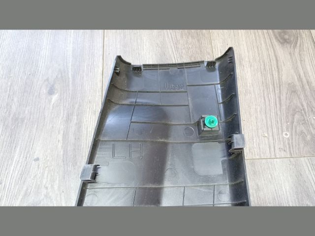 bontott HYUNDAI TUCSON Bal B Oszlop Burkolat