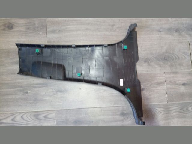 bontott HYUNDAI TUCSON Bal B Oszlop Burkolat