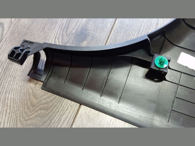 bontott HYUNDAI TUCSON Bal B Oszlop Burkolat