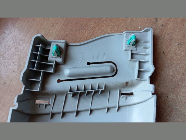 bontott HYUNDAI TUCSON Bal B Oszlop Díszléc