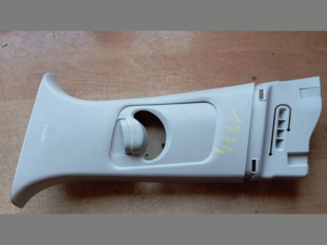 bontott HYUNDAI TUCSON Bal B Oszlop Díszléc